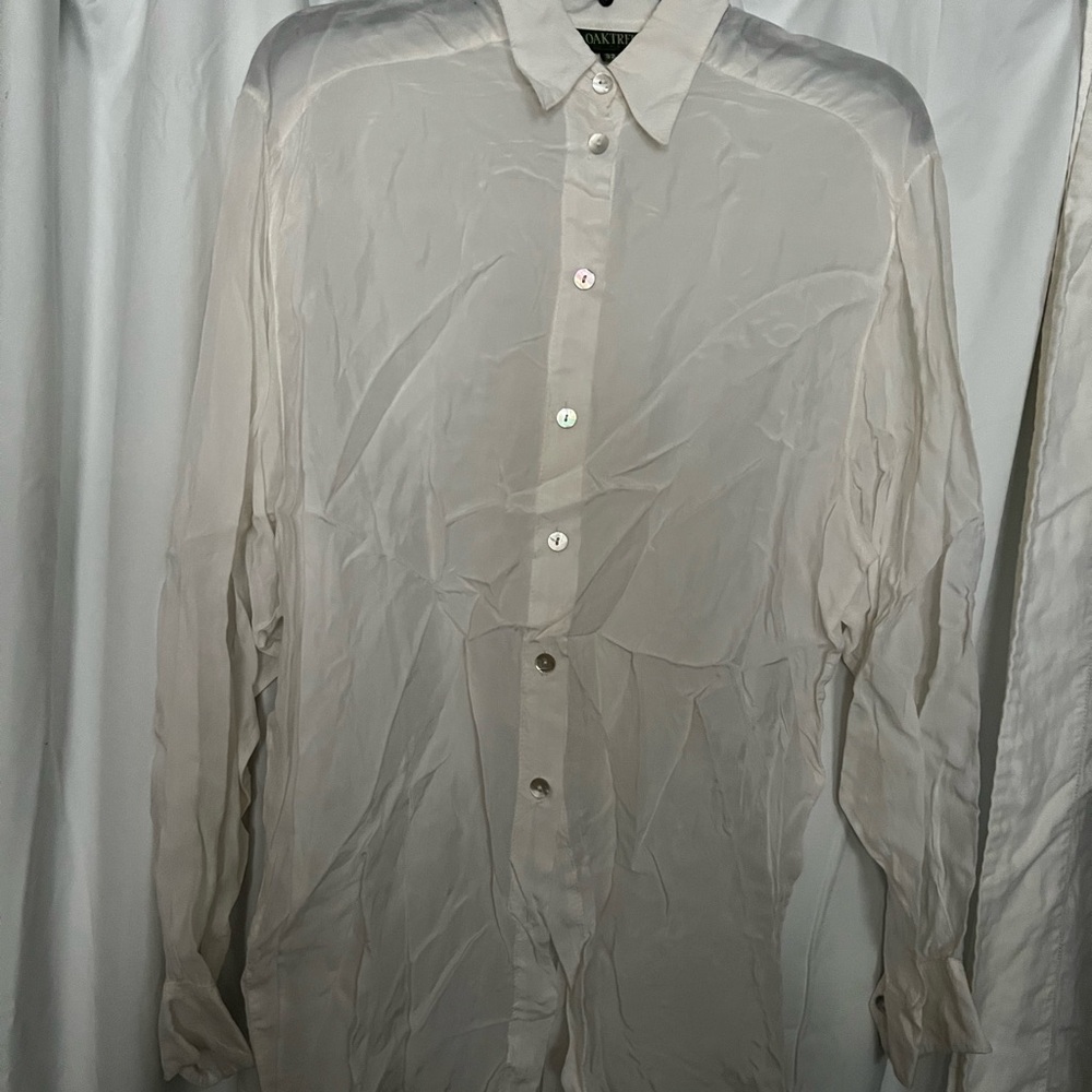 OakTree Designer shirt/blouse length 26” from shoulder to side